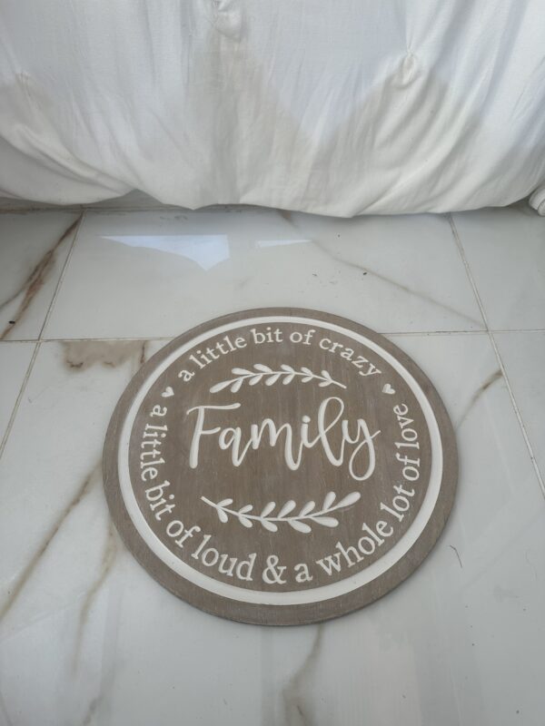 Circular Family Plaque With Words - Image 5