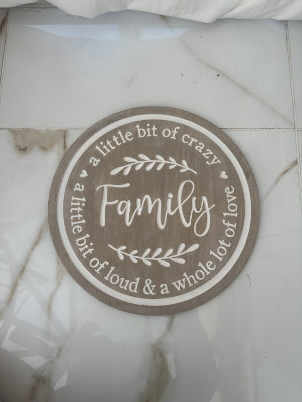 Circular Family Plaque With Words - Image 6