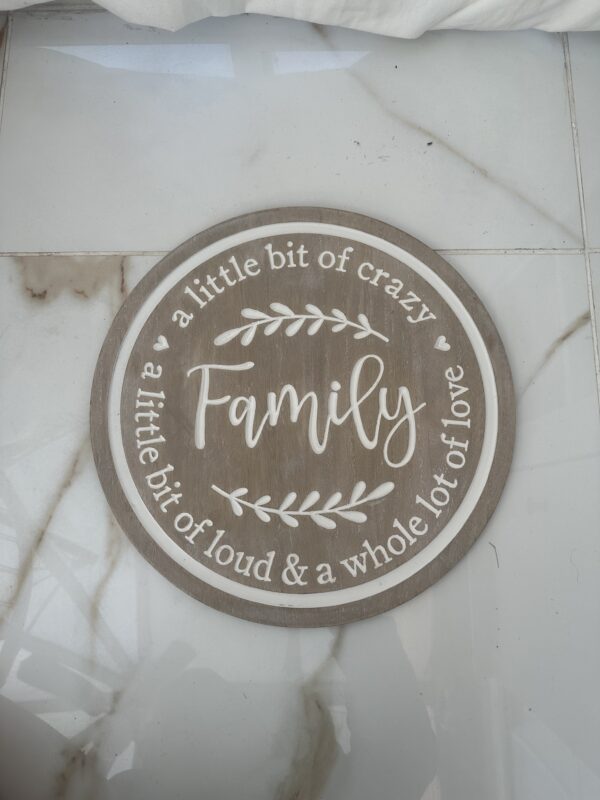 Circular Family Plaque With Words - Image 7